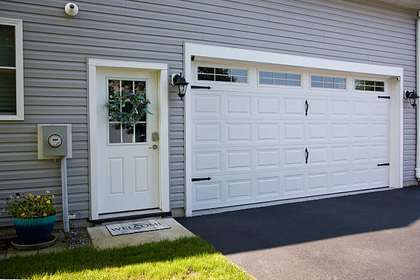 24/7 Emergency Garage Door Panel Replacement experts in Forestbrook, SC